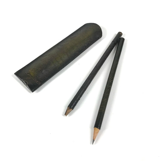 Berluti カリグラフィ 鉛筆2本付き 筆箱 ステーショナリー ポーチ ケース ペンケース レザー メンズ - brandshop-reference