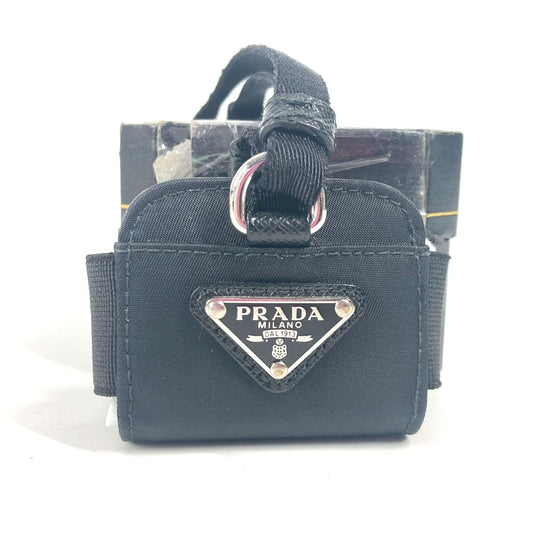 PRADA ストラップ付 トライアングルロゴ 三角ロゴ プレート airpodsケース エアポッズケース イヤフォンケース ナイロン ユニセックス ブラック