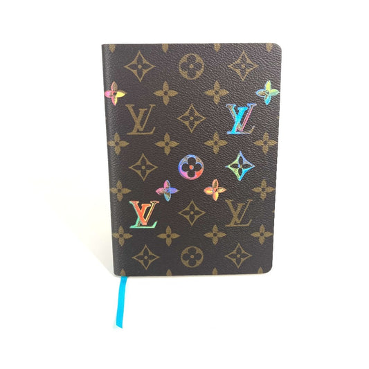 LOUIS VUITTON GI0767 モノグラム カイエクレマンス レインボーロゴ ステーショナリー メモ帳 ノート ノートブック モノグラムキャンバス ユニセックス ブラウン - brandshop-reference