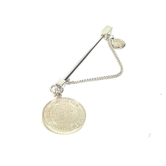 LOUIS VUITTON MP1799 チャームブローチ・トラベラースタンプス アクセサリー ブローチ メタル ユニセックス シルバー - brandshop-reference