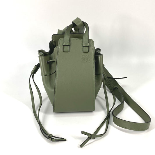 LOEWE 肩掛け 斜め掛け ハンモック ドローストリングバッグ ミニ ハンドバッグ 斜め掛け ショルダーバッグ レザー レディース カーキ - brandshop-reference