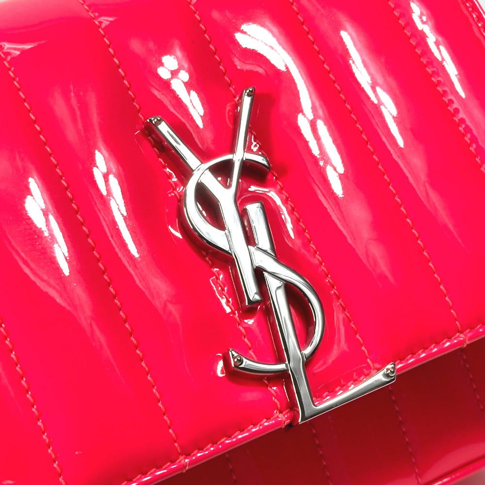 SAINT LAURENT PARIS 538439 YSL ヴィッキー スモール チェーン 斜め掛け カバン ショルダーバッグ パテントレザー レディース ピンク系 - brandshop-reference