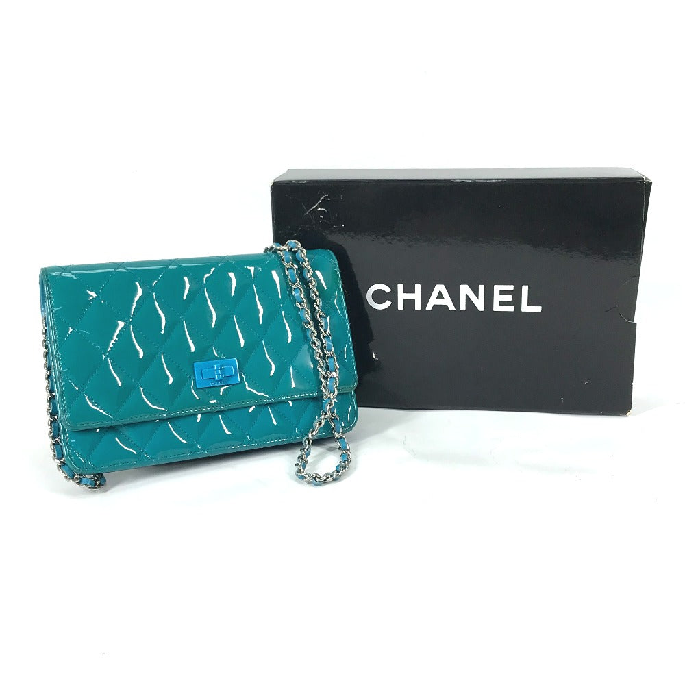 CHANEL 2.55金具 マトラッセ キルティング チェーンウォレット 長財布 斜め掛け ショルダーバッグ エナメル レディース ブルー系