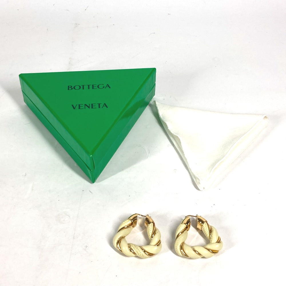 BOTTEGA VENETA ツイスト トライアングル フープピアス アクセサリー ピアス レザー レディース ライトイエロー系