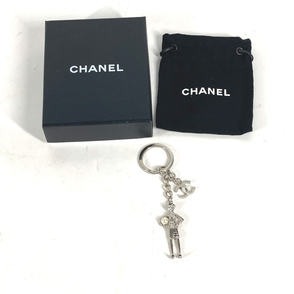 CHANEL CC โคโค่มาร์ค โคโค่ดอลล์ โคโค่ชาแนล คามิเลีย ไข่มุกเทียม จี้ห้อยกระเป๋า พวงกุญแจ สร้อยคอ จี้ โลหะ ผู้หญิง สีเงิน