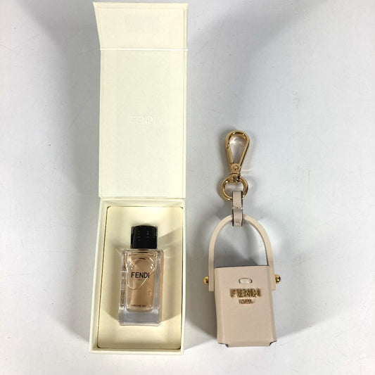 FENDI パフュームケース バッグチャーム キーホルダー ペルケノ オーデパルファム ミニチュアホルダーチャーム ミニ 香水ケース 香水入れ 香水つき 小物入れ レザー ユニセックス カメリア ベージュ