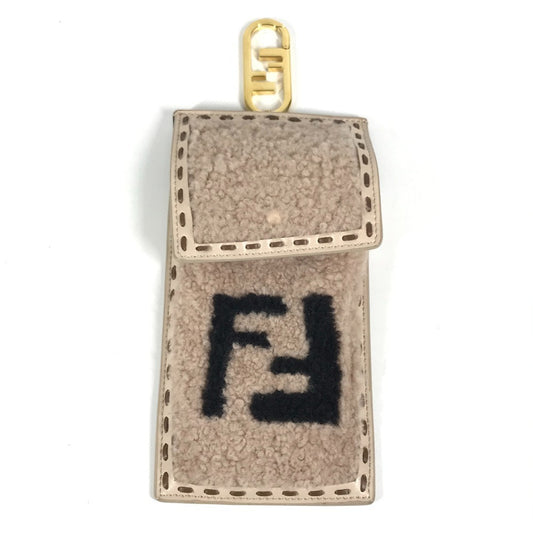 FENDI 7AS047 スマホケース フォンポーチ カバン FF ロゴ ファー チャーム ボア ポーチ ファー ユニセックス ピンクベージュ系