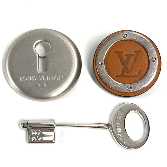 LOUIS VUITTON M68098 LVロゴ ブローチセット・トラベルキー アクセサリー ジュエリー 3点セット ブローチ メタル ユニセックス シルバー