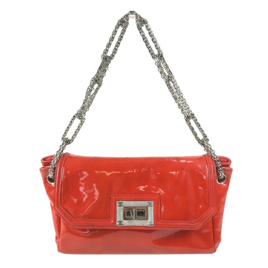CHANEL CC โลโก้โคโค่มาร์ค โลหะ 2.55 โลโก้ กระเป๋าสะพายข้าง สายโซ่คู่ กระเป๋าสะพายไหล่แบบฝาพับ หนังแก้ว สีแดงอมส้ม สำหรับผู้หญิง