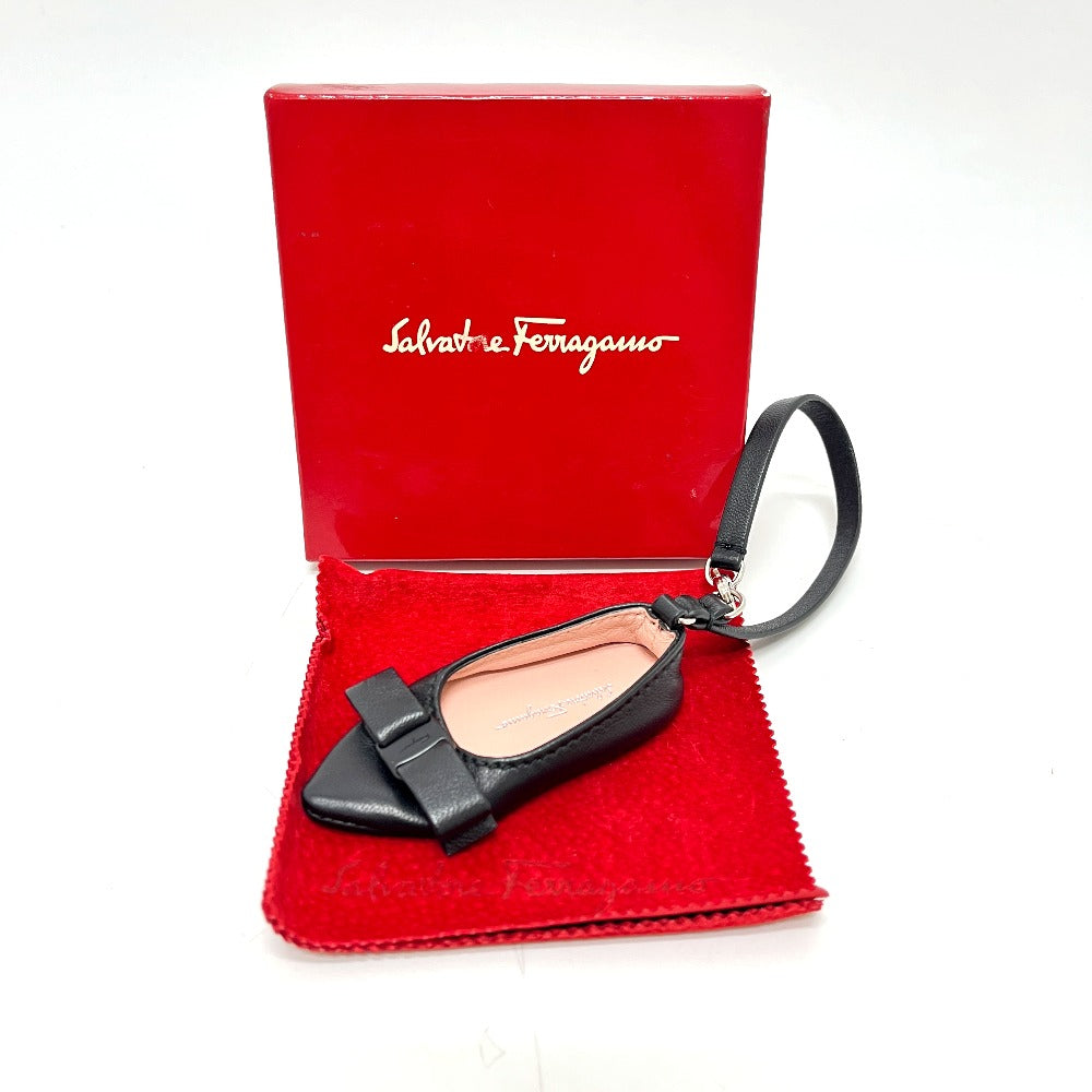Salvatore Ferragamo AU-22/0386 Vara Pump Motif Keychain Bag Charm Leather Women's Black