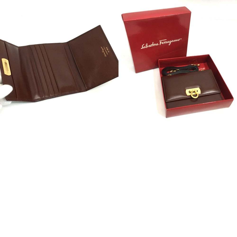 Salvatore Ferragamo Gancini Pochette/Wallet/Shoulder Bag in Brown Leather for Women