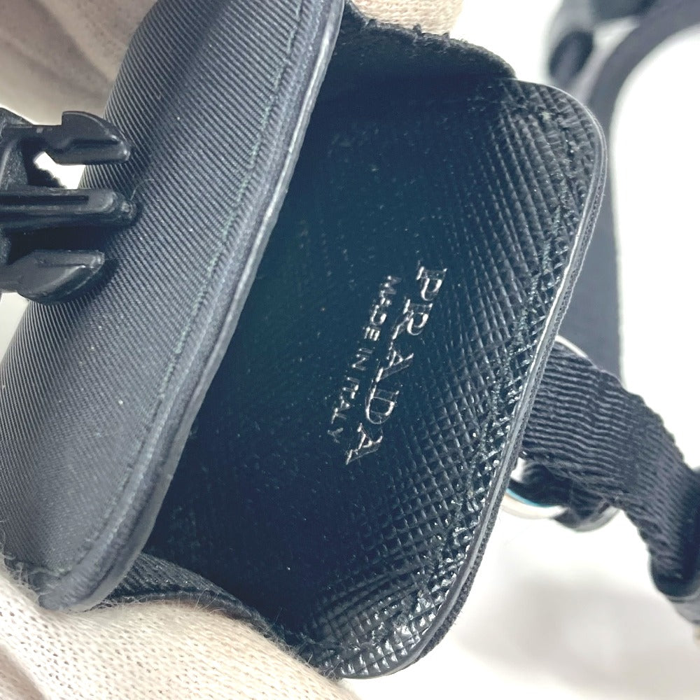 PRADA ストラップ付 トライアングルロゴ 三角ロゴ プレート airpodsケース エアポッズケース イヤフォンケース ナイロン ユニセックス ブラック - brandshop-reference