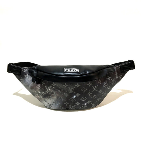 LOUIS VUITTON Ｍ44444 モノグラムギャラクシー ディスカバリー・バムバッグ カバン ウエストバッグ ボディバッグ モノグラムギャラクシーキャンバス メンズ シルバー×ブラック