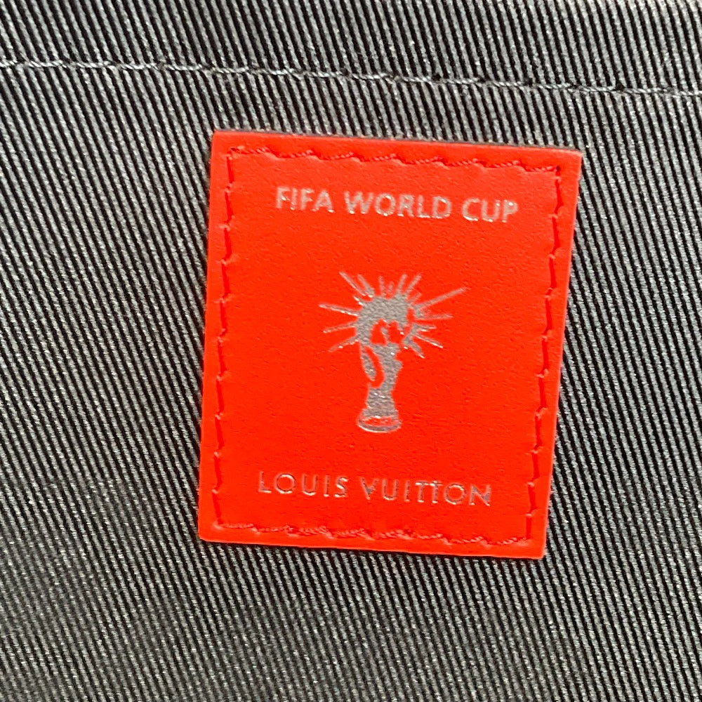 LOUIS VUITTON M63232 2018FIFAワールドカップ ポシェットジュールGM カバン セカンドバッグ クラッチバッグ エピレザー メンズ ルージュ レッド