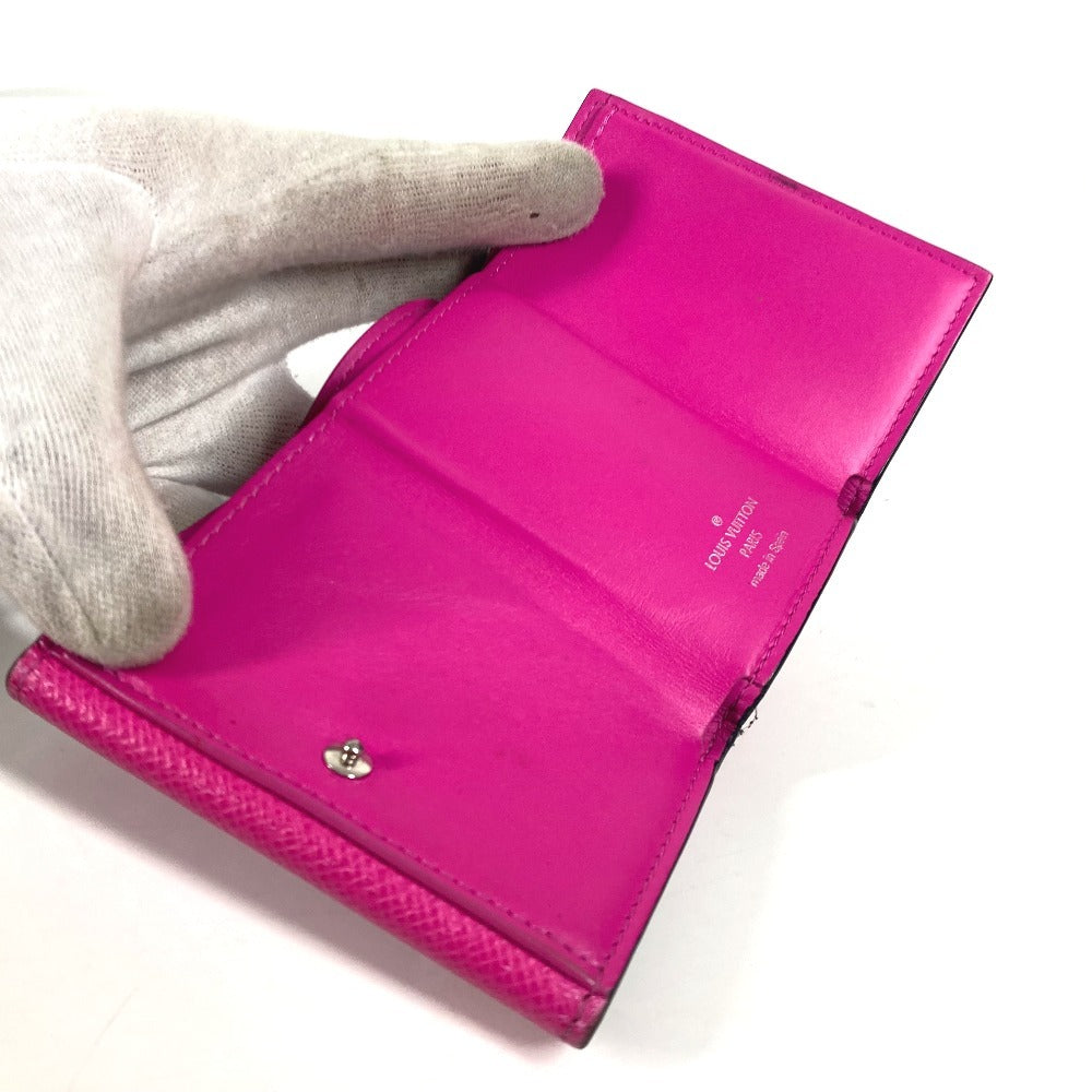 LOUIS VUITTON M30773 Taigarama Discovery Compact Wallet กระเป๋าสตางค์แบบพับ 3 ทบ หนัง Taiga สีบานเย็น ชมพู สำหรับผู้หญิง
