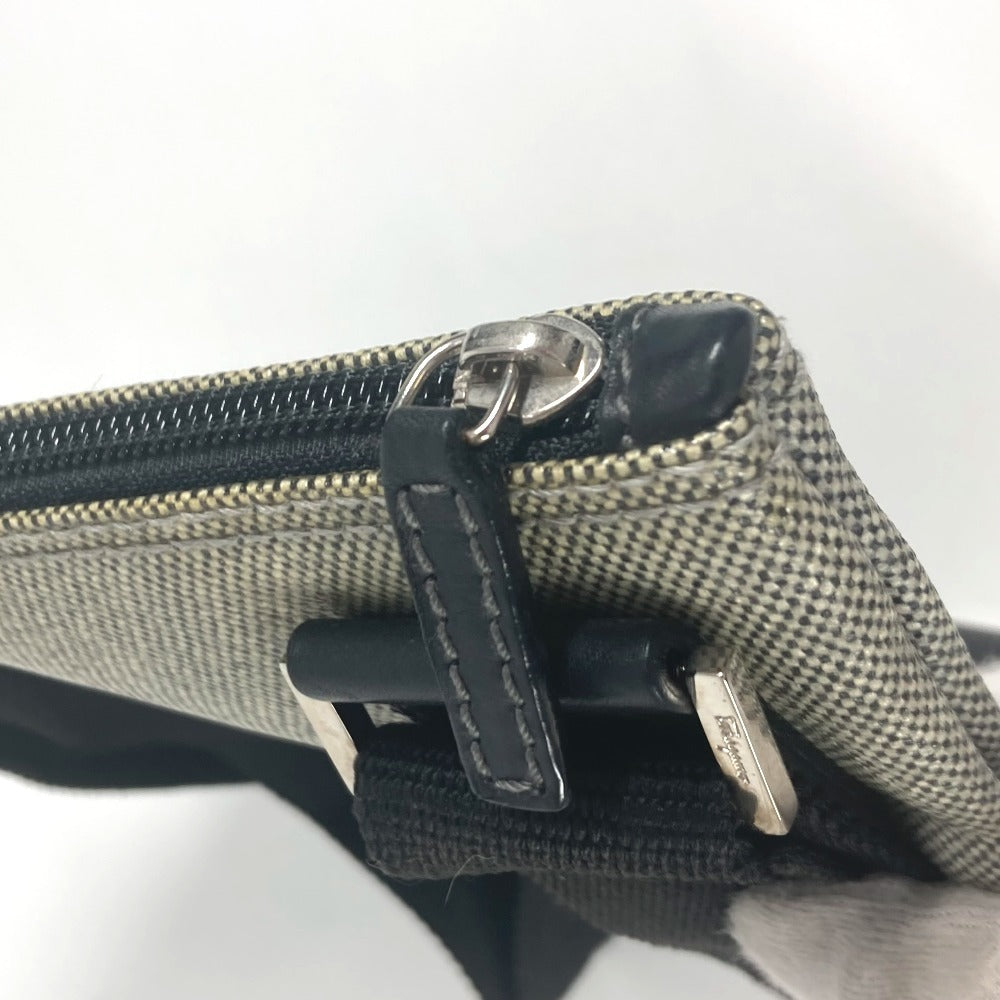 Salvatore Ferragamo ロゴ ポシェット カバン 斜め掛け ショルダーバッグ コーティングキャンバス ユニセックス グレー - brandshop-reference