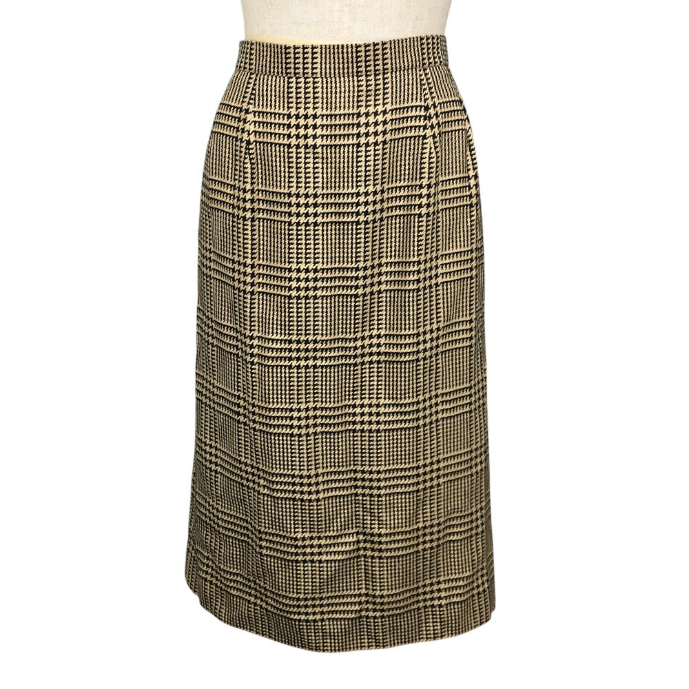 Burberrys Overall handle Suit set (jacket and skirt) with double-breasted jacket and skirt in a houndstooth pattern. Apparel. setup cotton Brown Used
