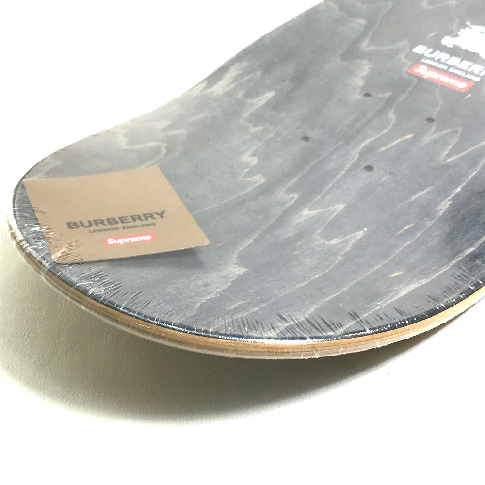 Supreme x Burberry Collaboration Beige Skateboard Deck, 2022 Spring/Summer Collection, Wooden Skateboard, Unisex, Beige