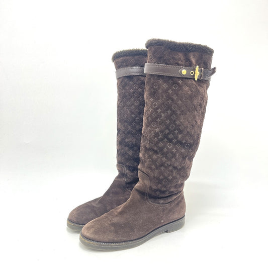 LOUIS VUITTON Monogram Sheepskin long fur shoes for winter warmth. boots suede Brown 37 Used