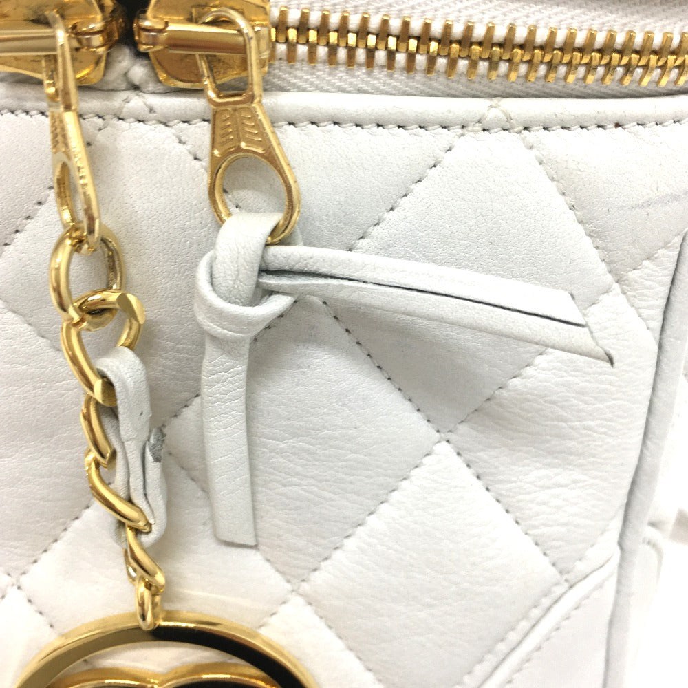 CHANEL CC ココマーク マトラッセ バニティ ショルダーバッグ ラムスキン レディース ホワイト