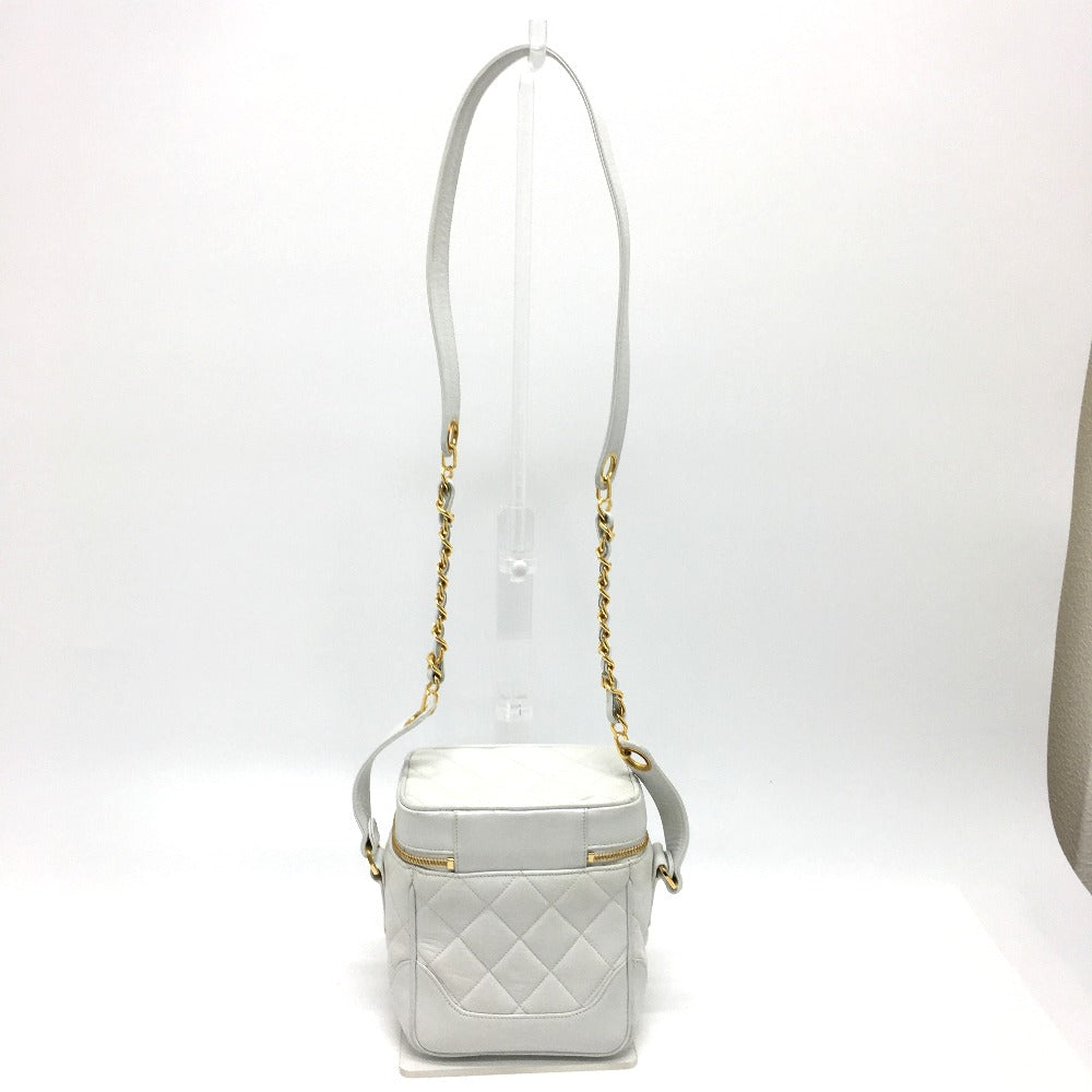 CHANEL CC ココマーク マトラッセ バニティ ショルダーバッグ ラムスキン レディース ホワイト