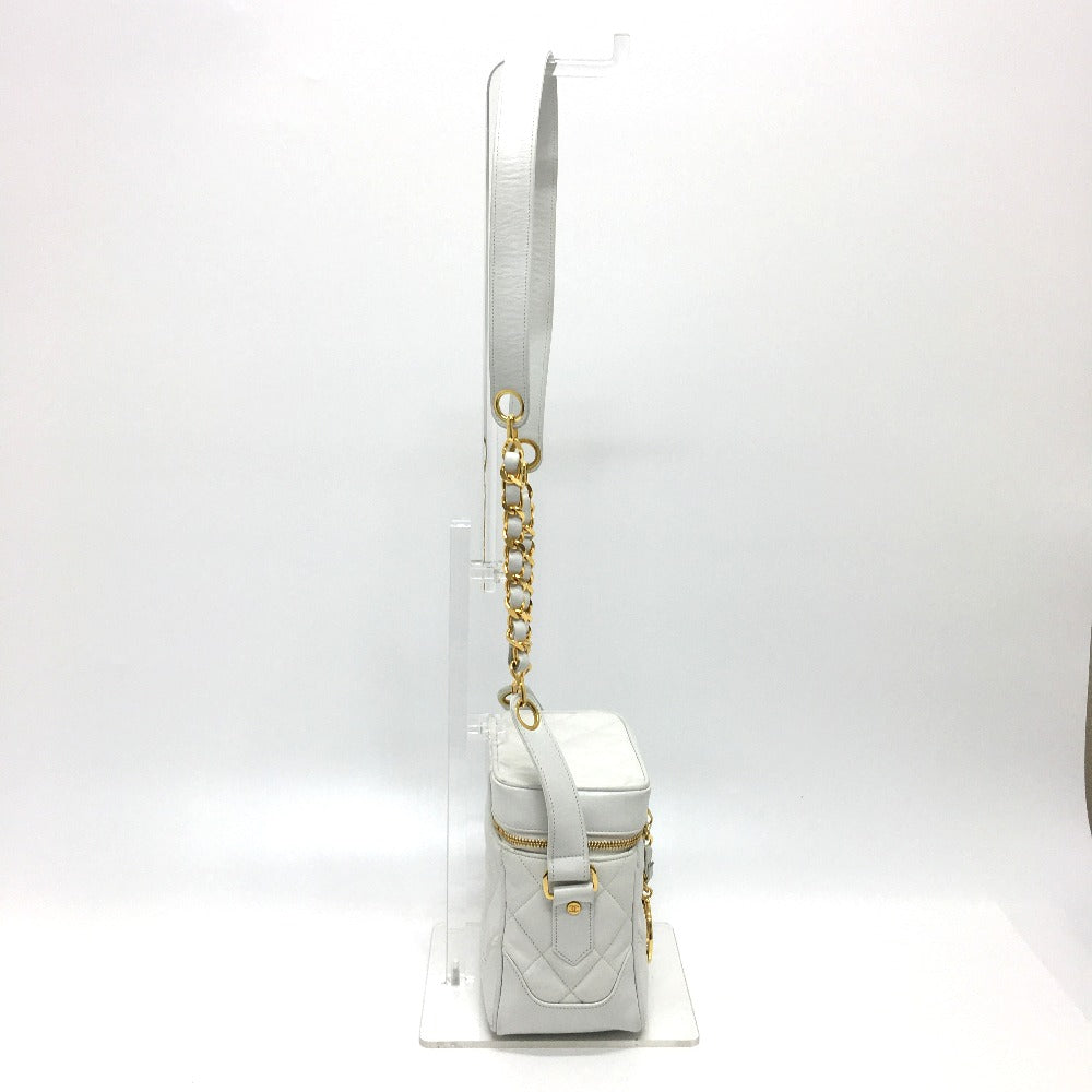 CHANEL CC ココマーク マトラッセ バニティ ショルダーバッグ ラムスキン レディース ホワイト