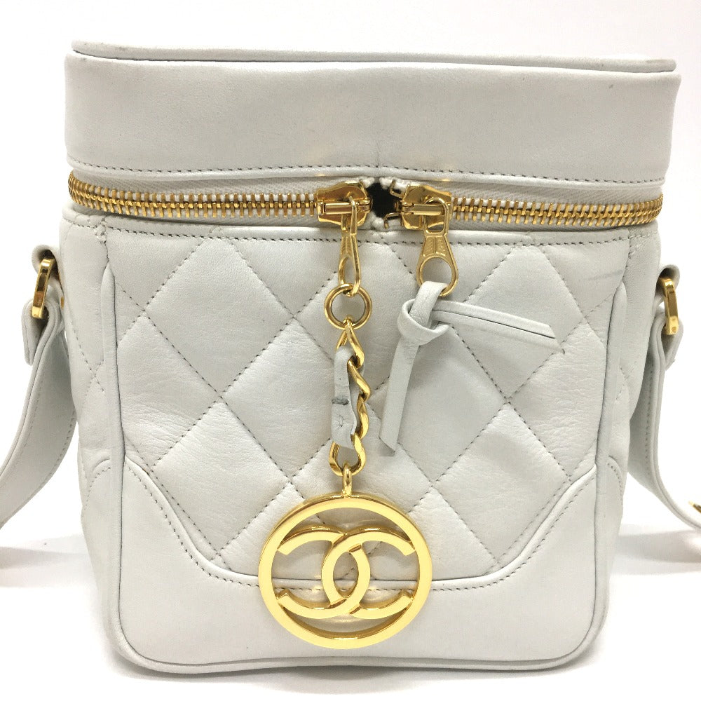 CHANEL CC ココマーク マトラッセ バニティ ショルダーバッグ ラムスキン レディース ホワイト