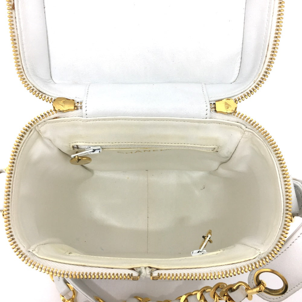 CHANEL CC ココマーク マトラッセ バニティ ショルダーバッグ ラムスキン レディース ホワイト