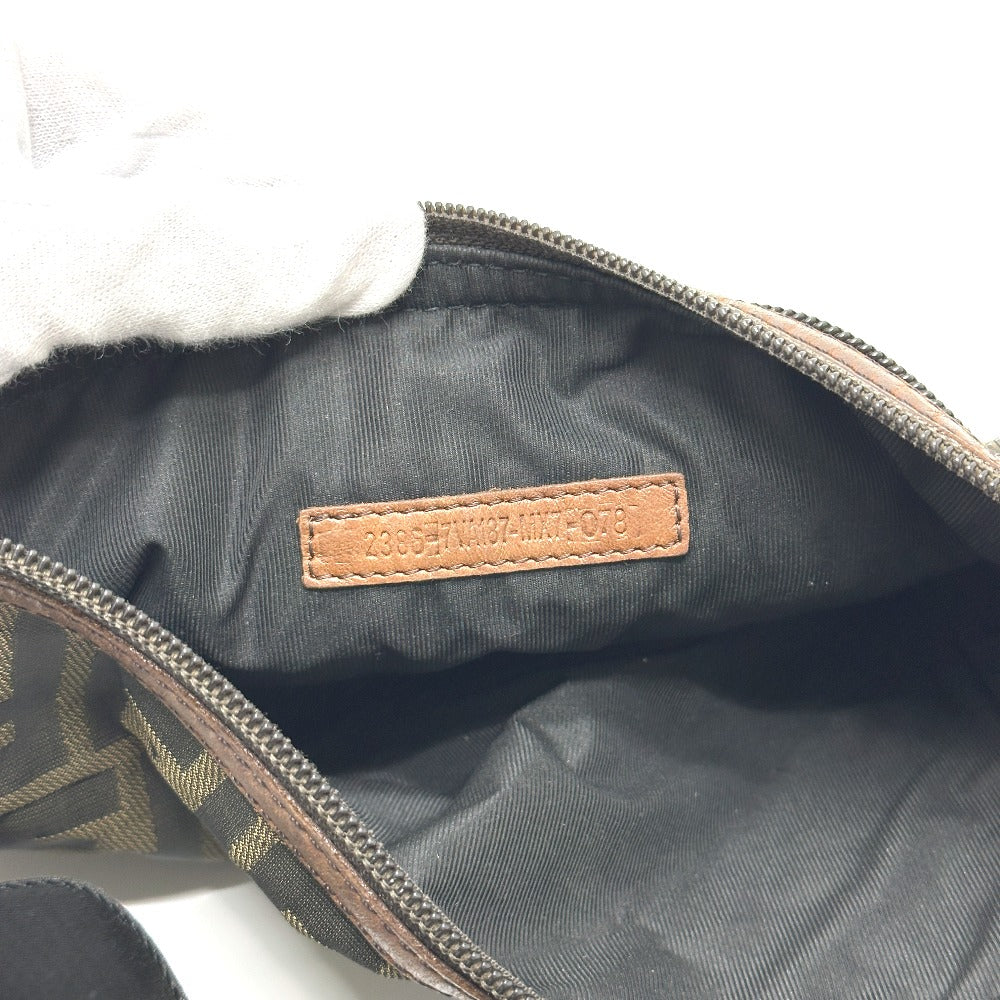 FENDI ズッカ柄 カバン フラット 斜め掛け 肩掛け ウエストバッグ キャンバス メンズ ブラウン