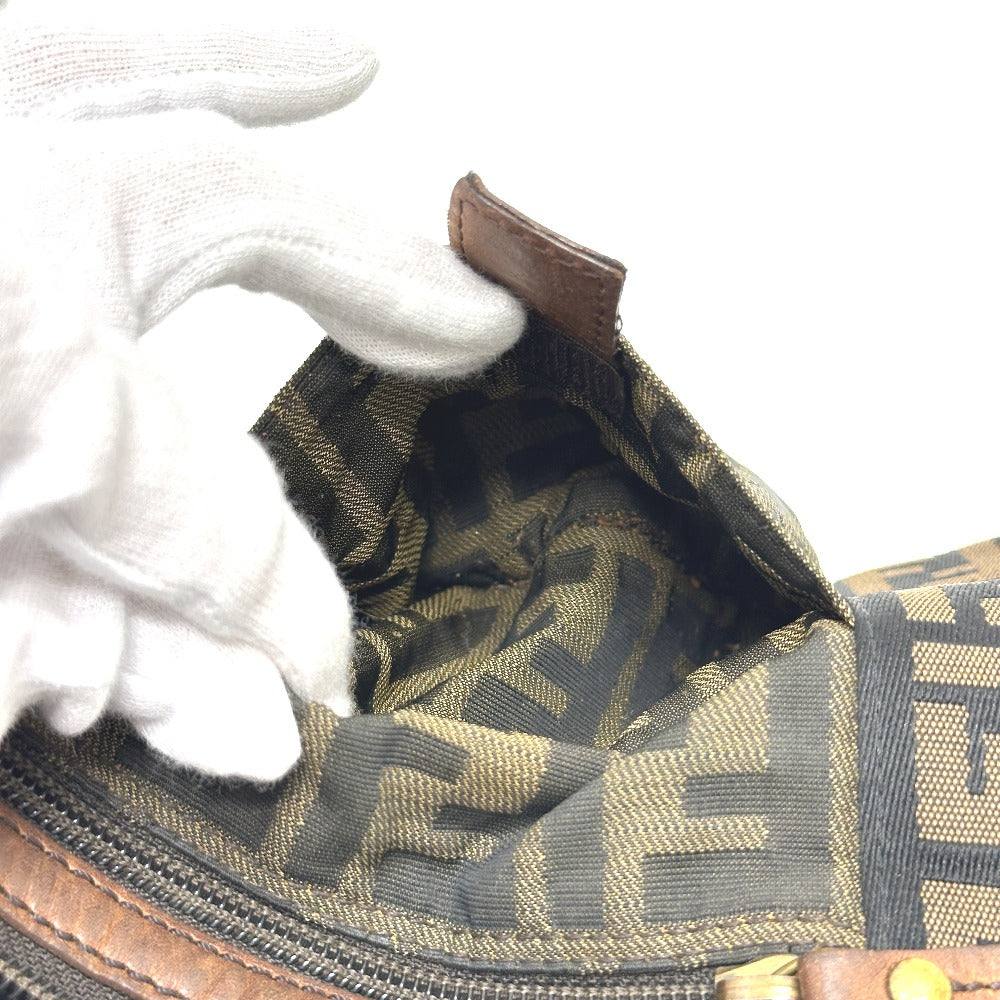 FENDI ズッカ柄 カバン フラット 斜め掛け 肩掛け ウエストバッグ キャンバス メンズ ブラウン