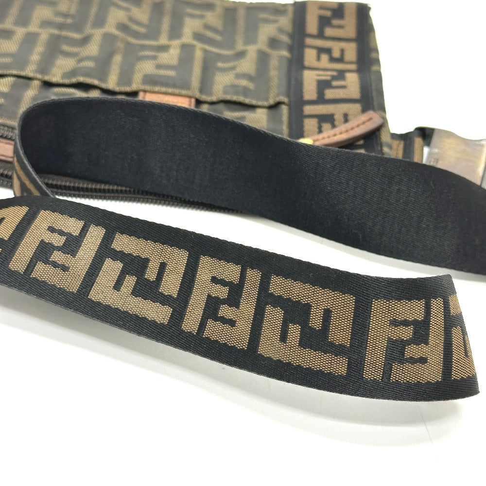 FENDI ズッカ柄 カバン フラット 斜め掛け 肩掛け ウエストバッグ キャンバス メンズ ブラウン