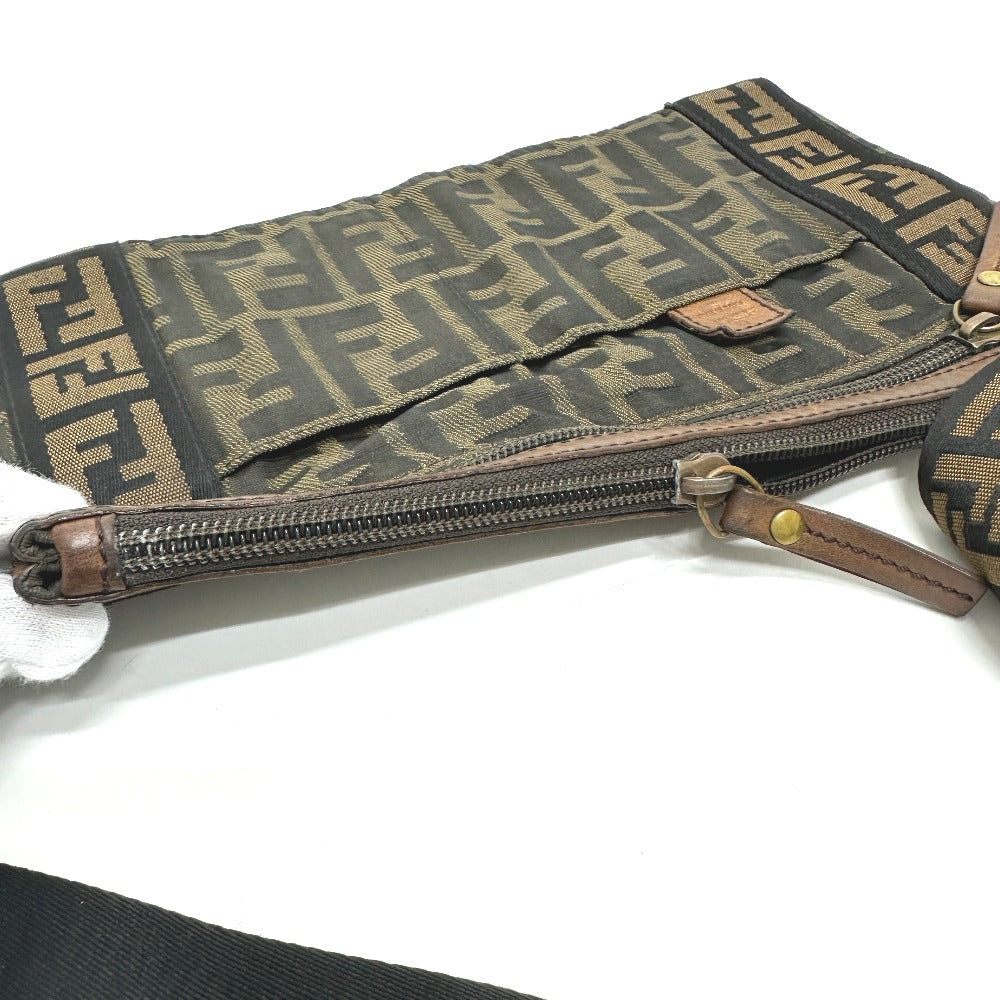 FENDI ズッカ柄 カバン フラット 斜め掛け 肩掛け ウエストバッグ キャンバス メンズ ブラウン