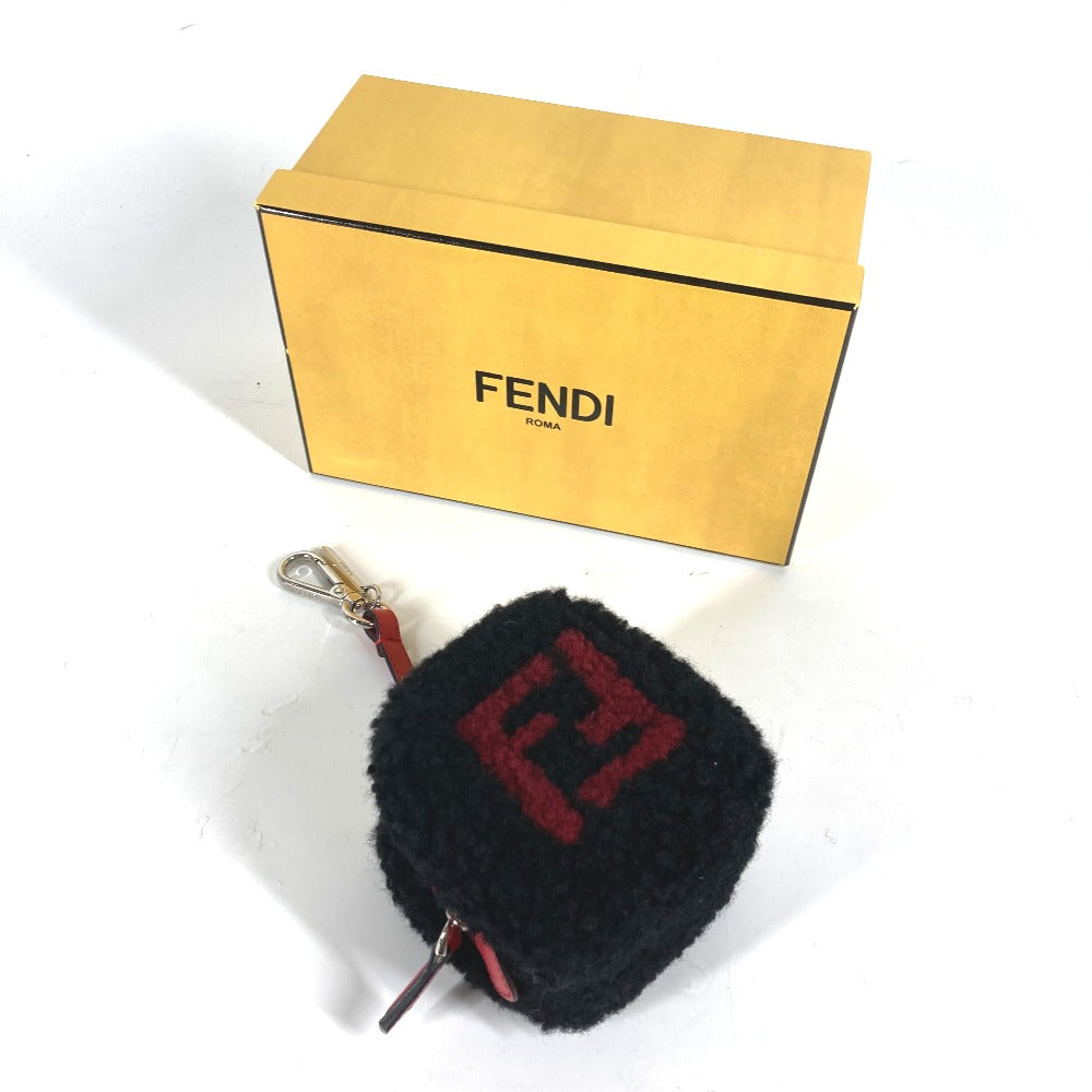 FENDI ダイス ロゴ キーホルダー モコモコ バッグチャーム ファー レディース