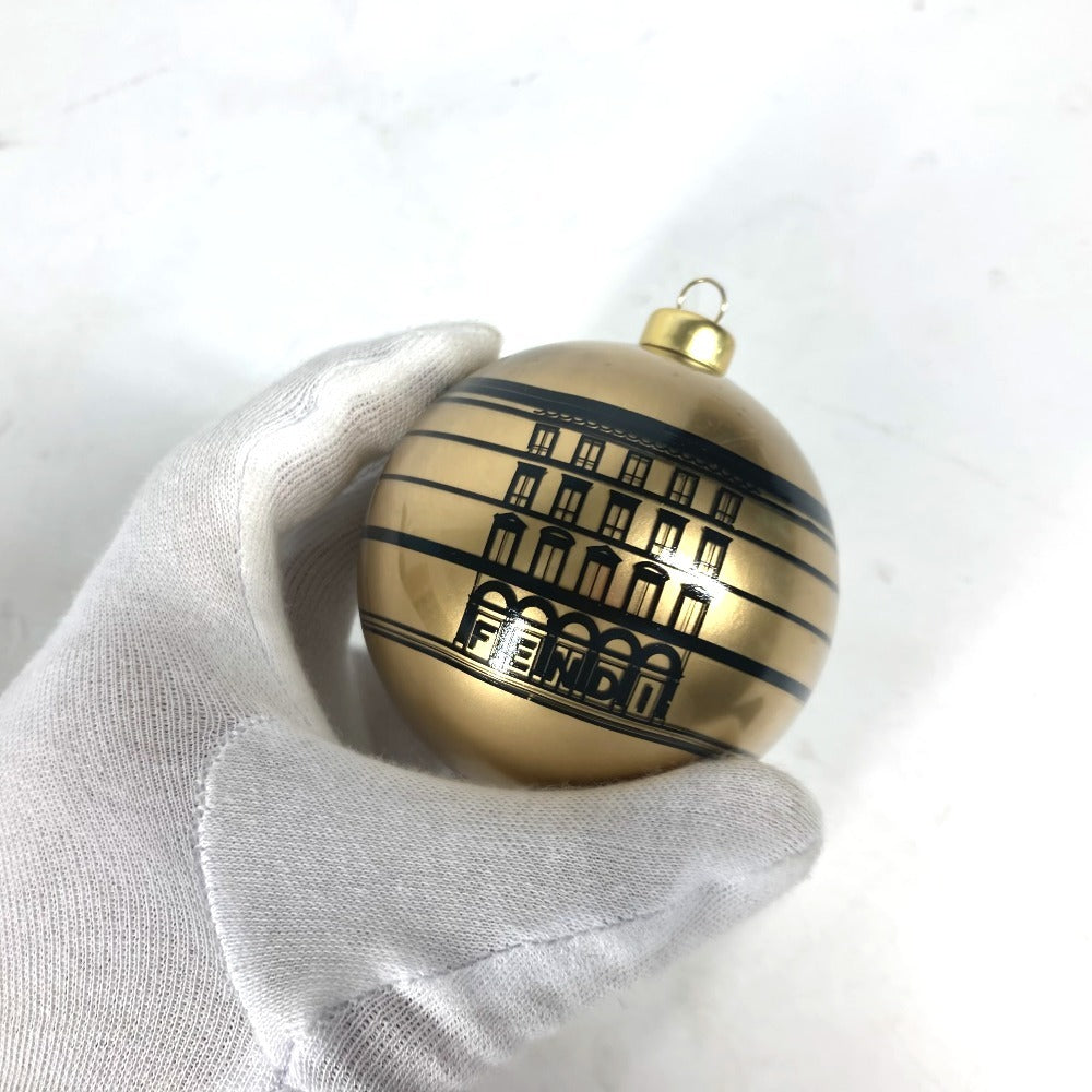 FENDI Xmas クリスマスボール ロゴ クリスマス オーナメント 4個セット ロゴ チャーム プラスチック ユニセックス ゴールド - brandshop-reference
