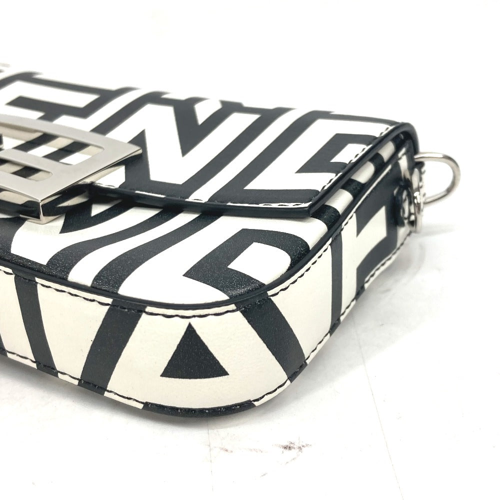 FENDI 7AS142 マークジェイコブス コラボ  バゲット フォンポーチ  カバン ロゴ ショルダーバッグ 2WAYバッグ 斜め掛け ハンドバッグ レザー レディース ホワイト - brandshop-reference