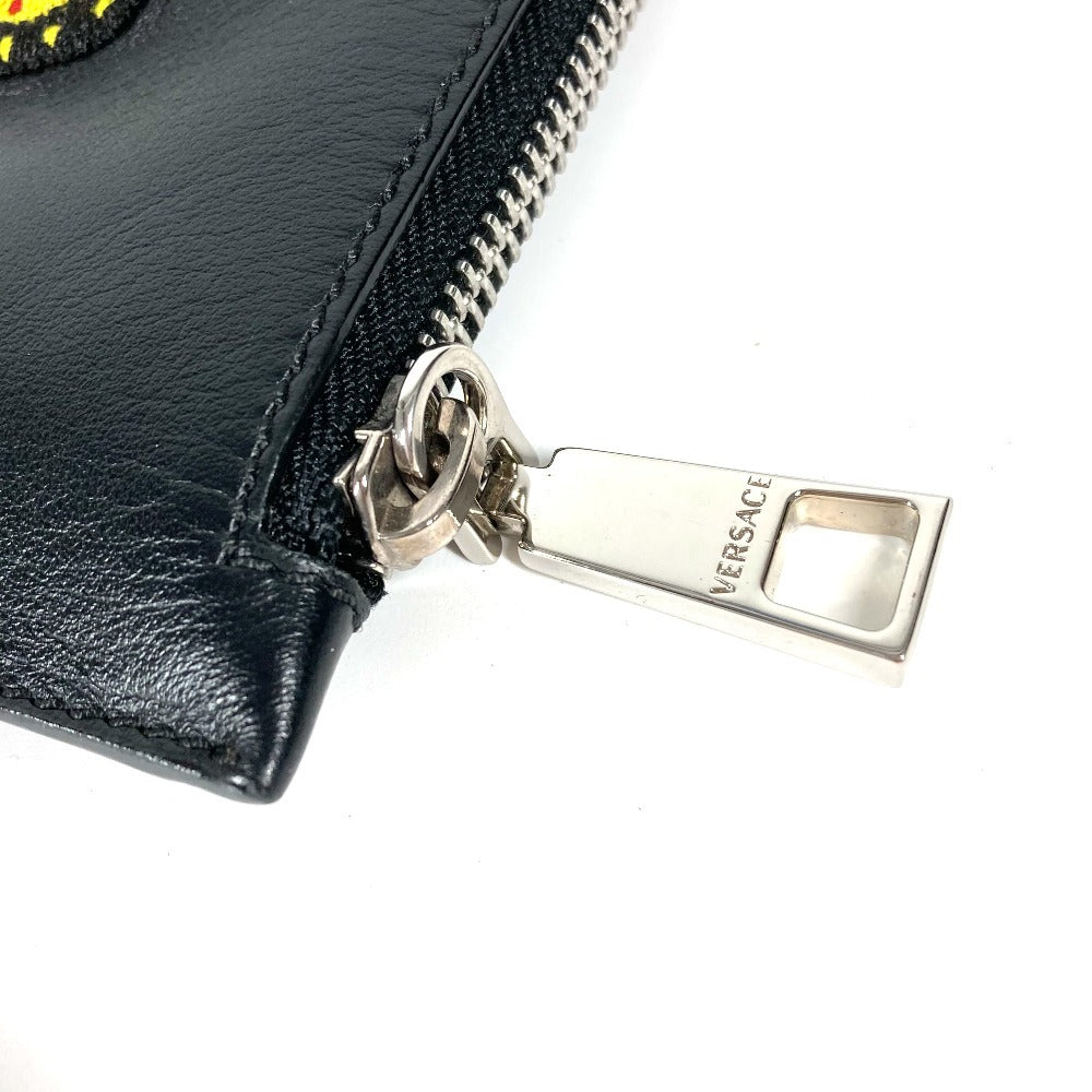 VERSACE ストラップ付 ハート ロゴ　ワッペン カバン ポーチ セカンドバッグ クラッチバッグ レザー ユニセックス ブラック - brandshop-reference