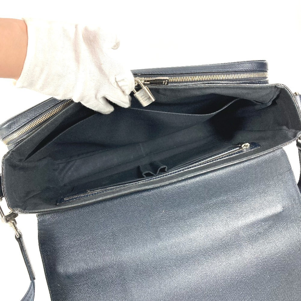 LOUIS VUITTON M32637 Taiga Vassili GM Bag, 2-Way Handbag, Shoulder Bag, Business Bag, Taiga Leather, Unisex, Boreal Navy