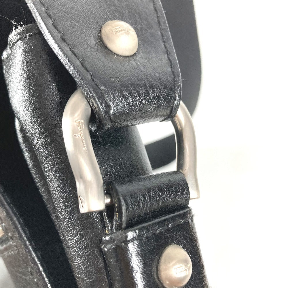 Salvatore Ferragamo メッセンジャーバッグ ロゴ 斜め掛け カバン フラップ ショルダーバッグ レザー ユニセックス ブラック