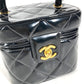 CHANEL ヴィンテージ CC ココマーク ロゴ キルティング マトラッセ ハート型ミラー カバン バニティバッグ ハンドバッグ パテントレザー レディース ブラック