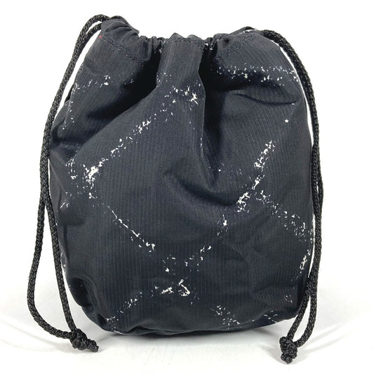 CHANEL Travel Line เก่า กระเป๋าหูรูด กระเป๋าอเนกประสงค์ กระเป๋าเครื่องสำอาง กระเป๋าไนลอน Unisex สีดำ