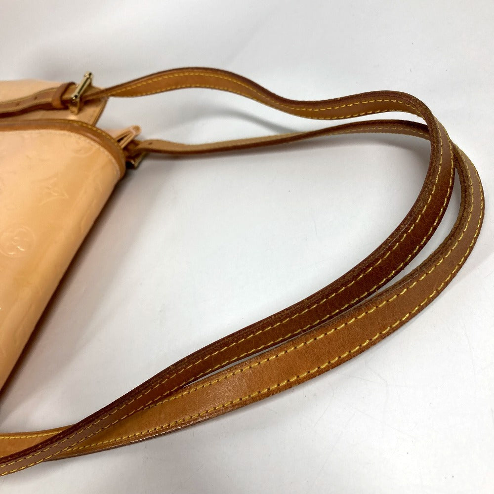 LOUIS VUITTON M91284 โมโนแกรมเวอร์นิ บิสเคย์นเบย์ GM กระเป๋าสะพายข้าง บิสเคย์นเบย์ GM กระเป๋าสะพาย กระเป๋าโท้ท กระเป๋าสะพายไหล่แบบมีฝาปิด แคนวาสโมโนแกรมเวอร์นิ ยูนิเซ็กส์ มาชเมลโลว์พิงก์ ชมพู