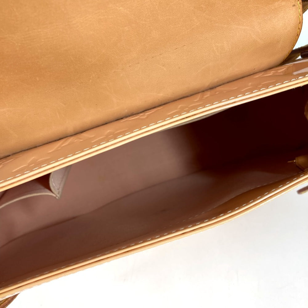 LOUIS VUITTON M91284 โมโนแกรมเวอร์นิ บิสเคย์นเบย์ GM กระเป๋าสะพายข้าง บิสเคย์นเบย์ GM กระเป๋าสะพาย กระเป๋าโท้ท กระเป๋าสะพายไหล่แบบมีฝาปิด แคนวาสโมโนแกรมเวอร์นิ ยูนิเซ็กส์ มาชเมลโลว์พิงก์ ชมพู