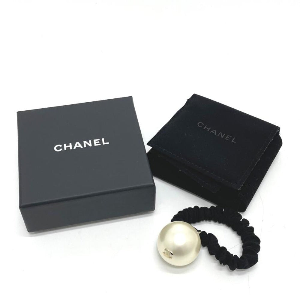 CHANEL CC ココマーク シュシュ F22V ヘアゴム フェイクパール レディース ブラック×ホワイト