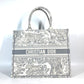 Dior M1286ZTDT_M20I トワルドゥジュイ エンブロイダリー ブックトート ラージ ハンドバッグ トートバッグ キャンバス レディース グレー×オフホワイト - brandshop-reference