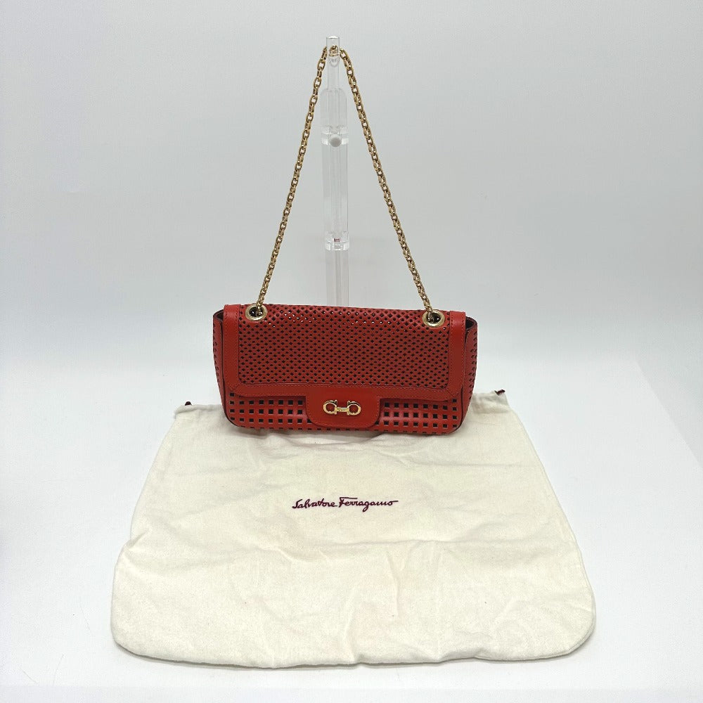 Salvatore Ferragamo ガンチーニ パンチング カバン チェーン ショルダーバッグ レザー レディース レッド
