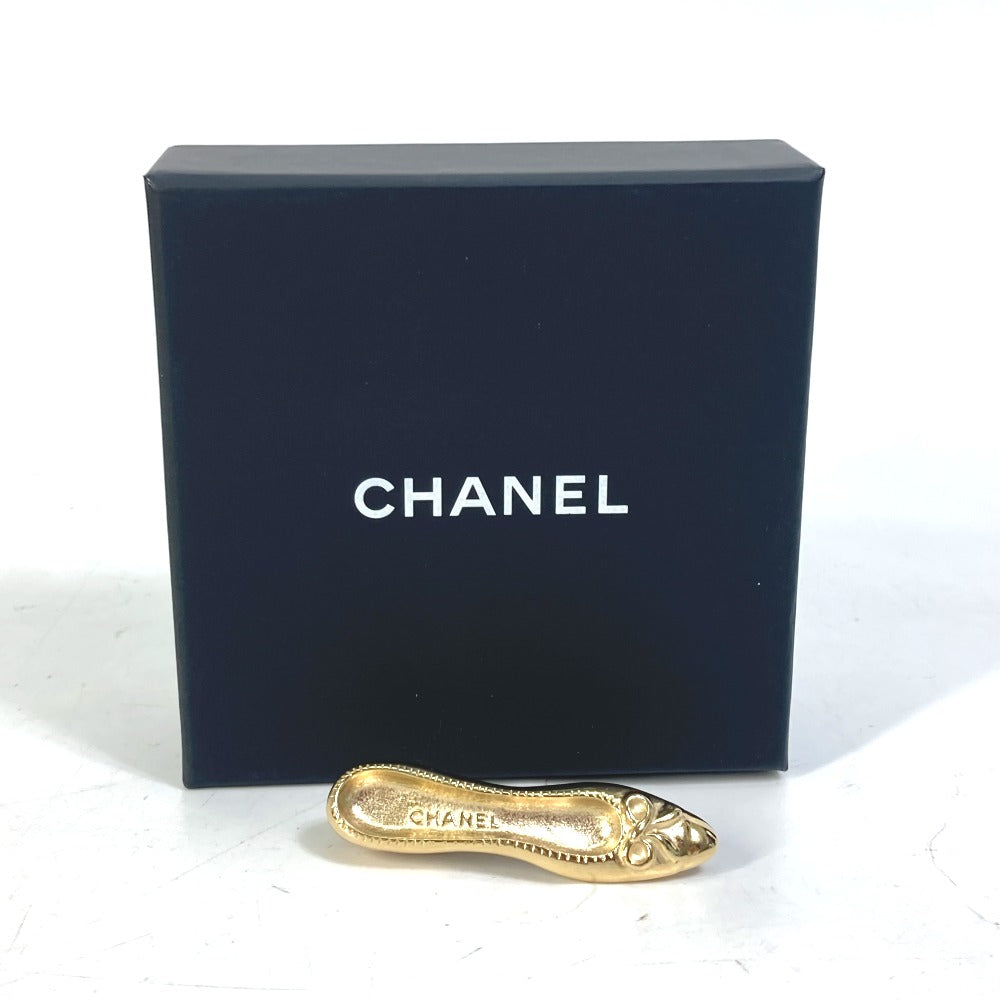 CHANEL パンプス モチーフ ピンブローチ B23A アクセサリー ブローチ GP レディース ゴールド - brandshop-reference