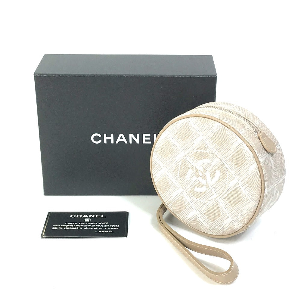 CHANEL A17682 โลโก้ CC New Travel Line กระเป๋าคลัทช์ กระเป๋าใส่เครื่องสำอาง ผ้าแคนวาส สำหรับผู้หญิง สีเบจ
