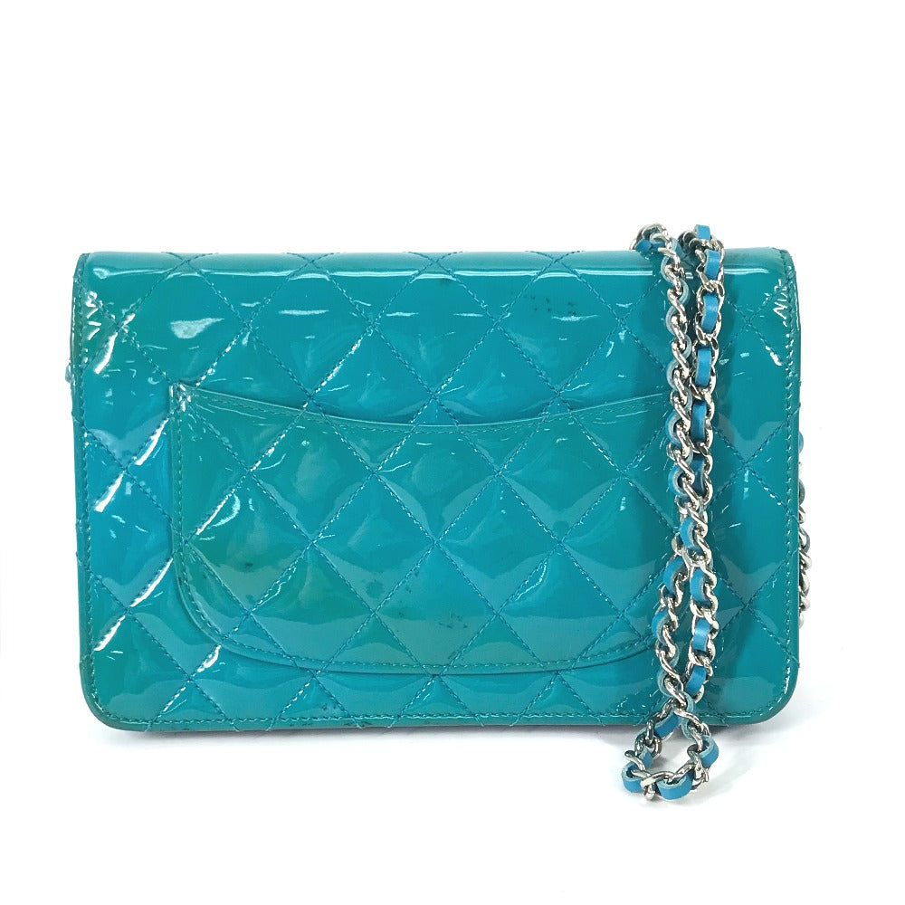 CHANEL 2.55金具 マトラッセ キルティング チェーンウォレット 長財布 斜め掛け ショルダーバッグ エナメル レディース ブルー系