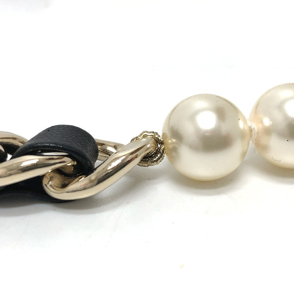 CHANEL AB6425 CC ココマーク AirPodsPro エアポッズケース apple アップル パールショルダー P21A イヤホン ショルダーバッグ イヤフォンケース プラスチック レディース ブラック - brandshop-reference