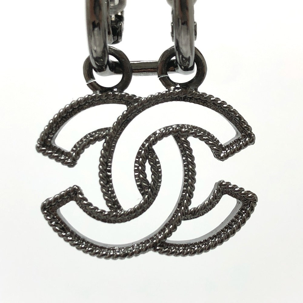 CHANEL CC ココマーク A17S イヤリング メタル レディース ブラック